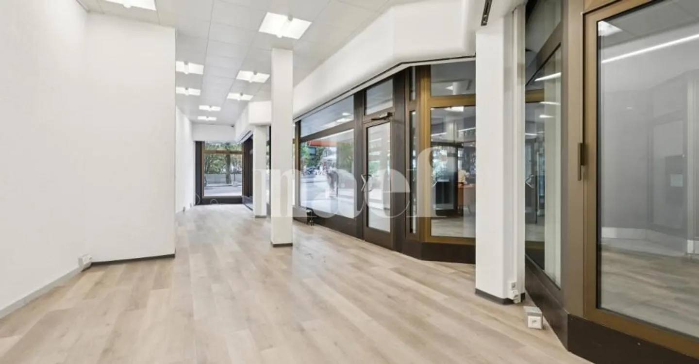 Spacious commercial space ideally located in the center of Vevey, nearby - Photo 1 of 7