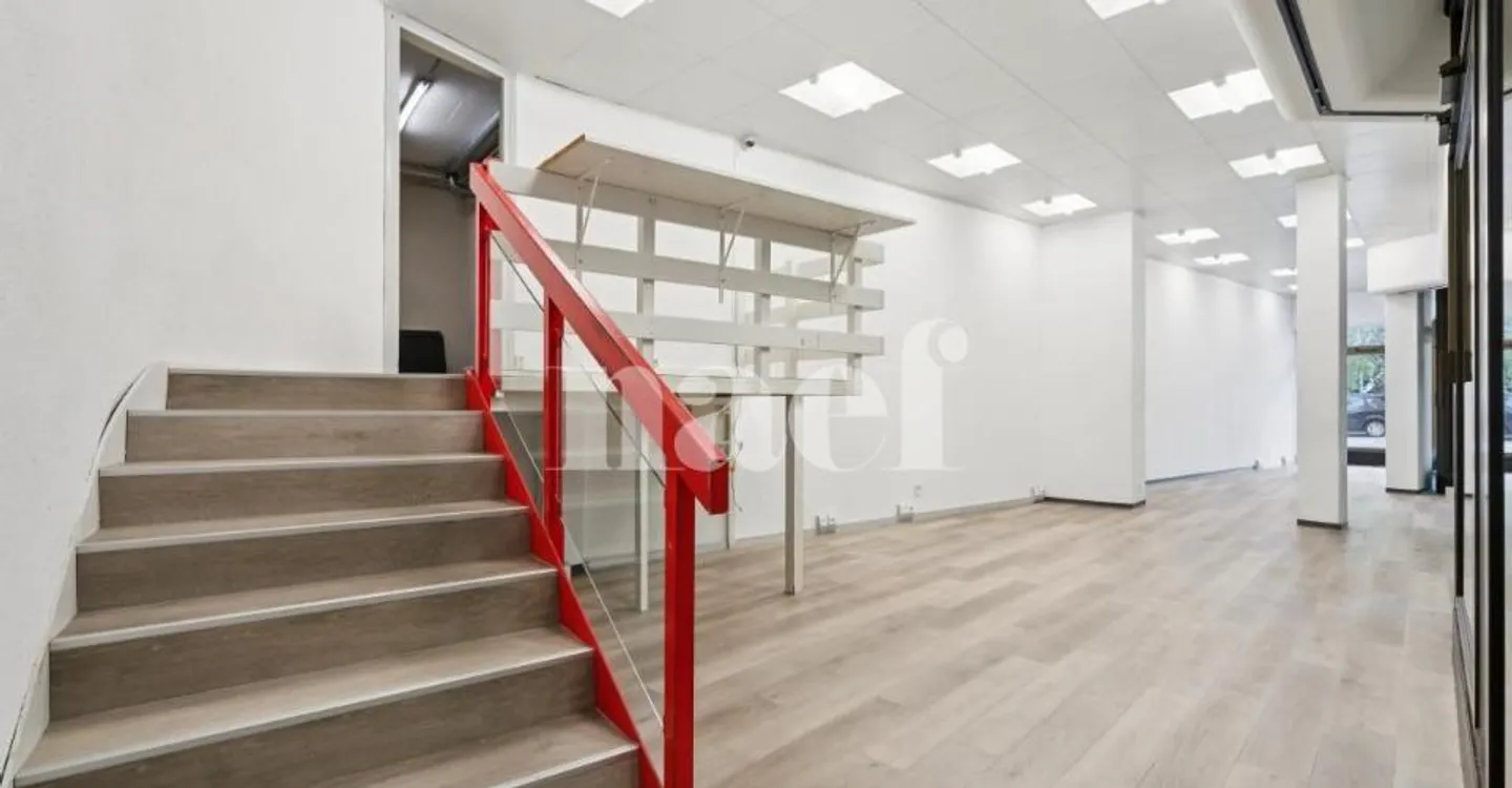 Spacious commercial space ideally located in the center of Vevey, nearby - Photo 2 of 7
