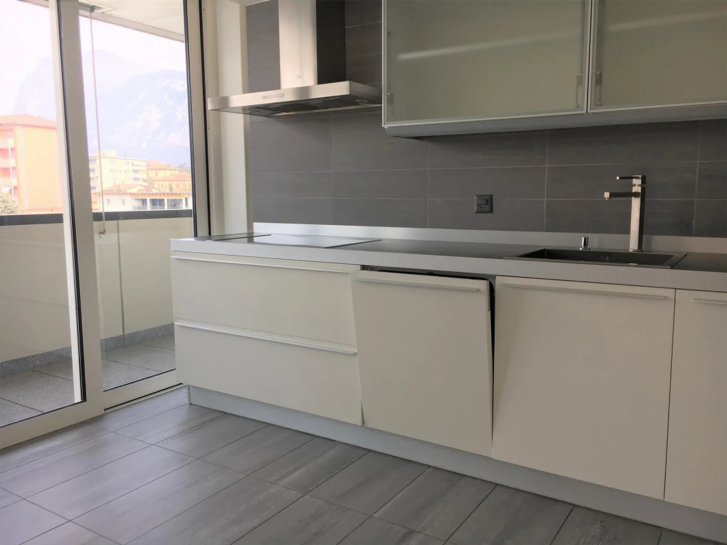 Mendrisio CENTRO GROßE Wohnung mit 4.5 Zimmern und GROßER Terrasse - Foto 7 von 18