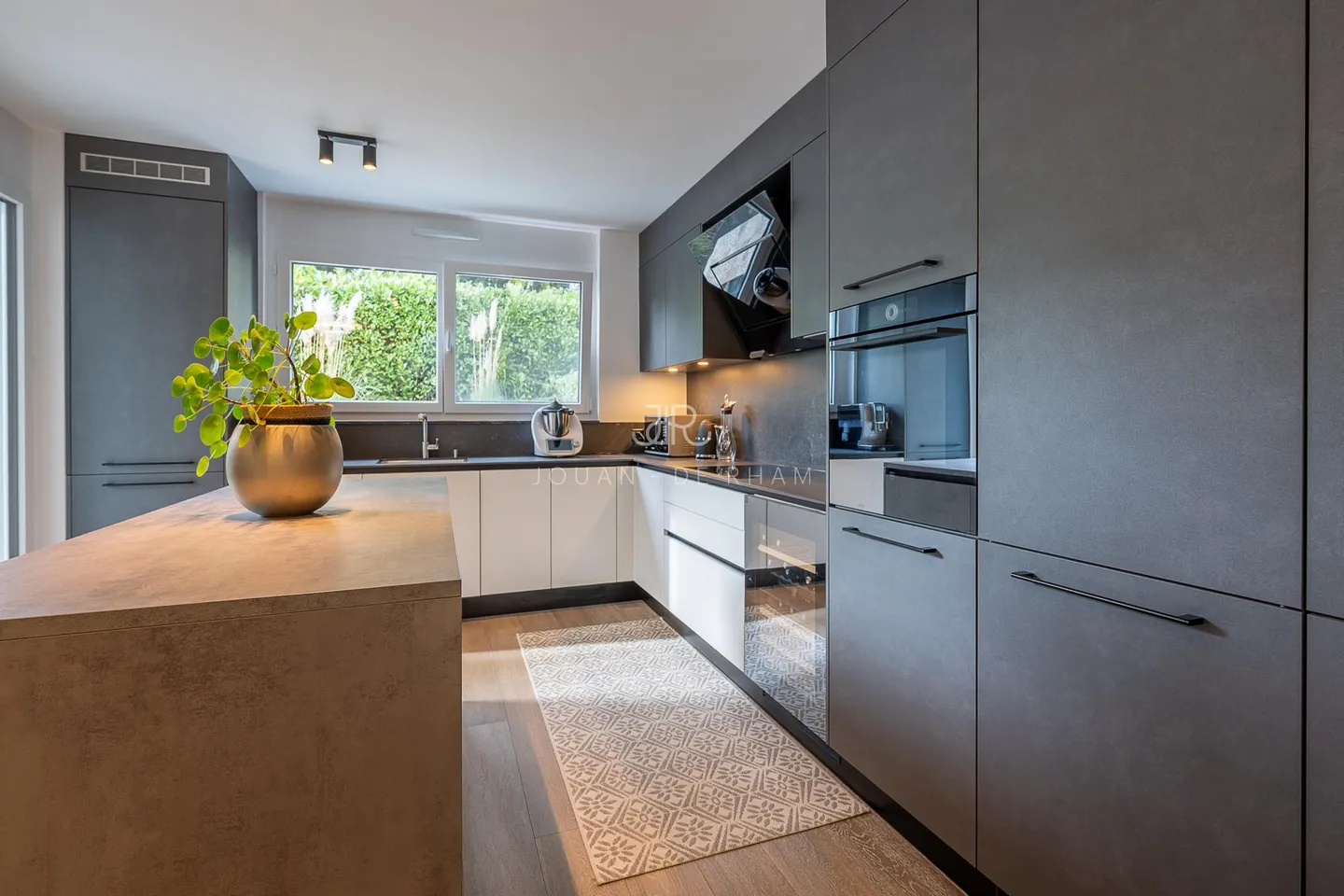 Contemporary Townhouse in Prégny-Chambésy - Photo 2 of 11