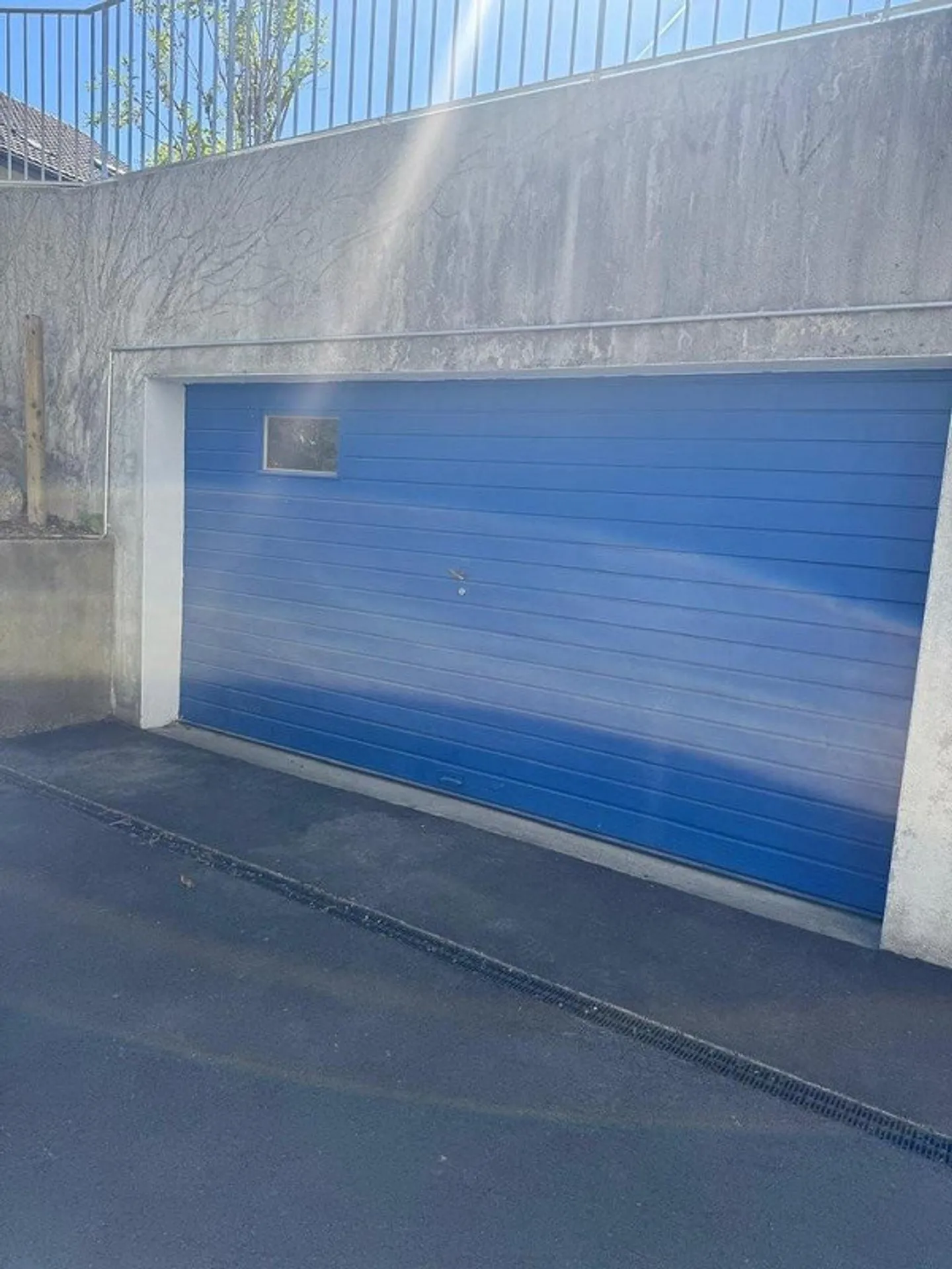 Posto auto doppio disponibile per affitto a Cham - Foto 3 di 3