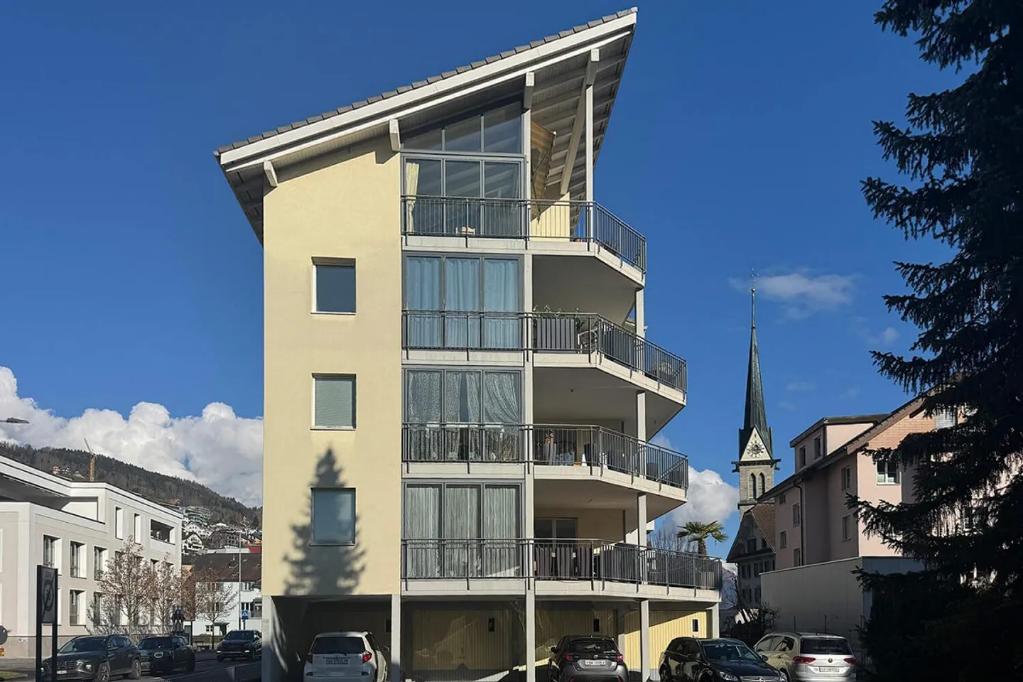 4.5-Room Family Apartment with Large Terrace in Ennetbürgen - Photo 1 of 13