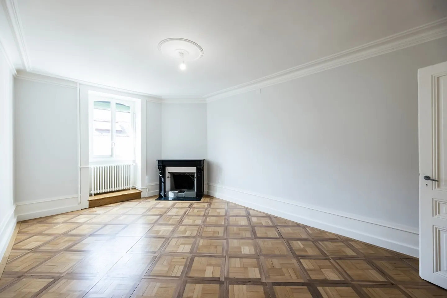 Spacious 4-room apartment on the top floor, near the banking district - Photo 8 of 12