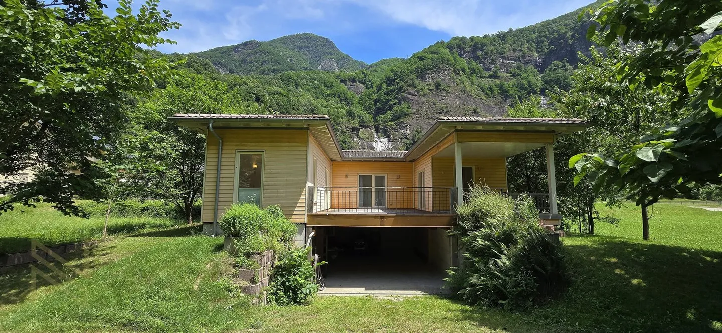Casa vacanze o principale di 3,5 stanze direttamente sulla Maggia - Foto 1 di 13
