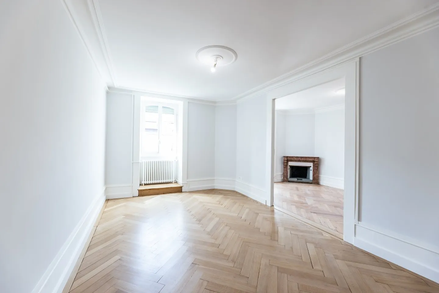 Spacious 4-room apartment on the top floor, near the banking district - Photo 4 of 12