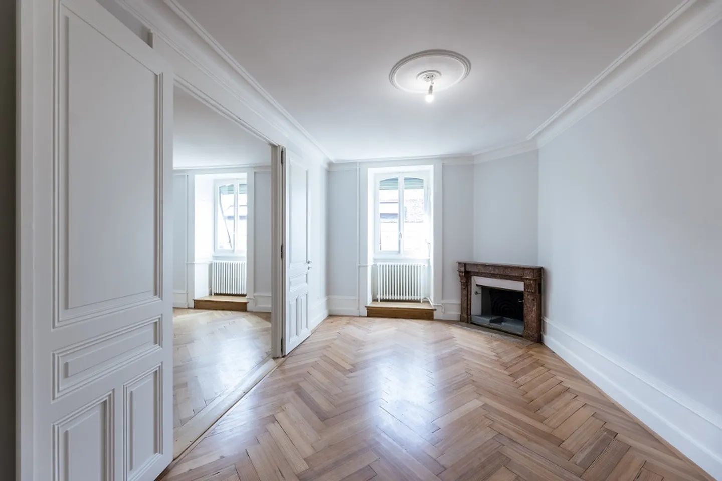 Spacious 4-room apartment on the top floor, near the banking district - Photo 5 of 12