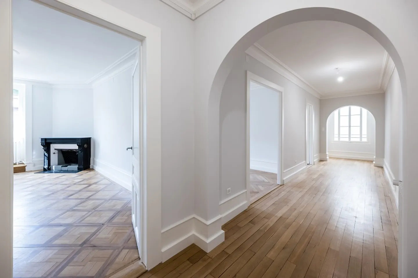 Spacious 4-room apartment on the top floor, near the banking district - Photo 11 of 12