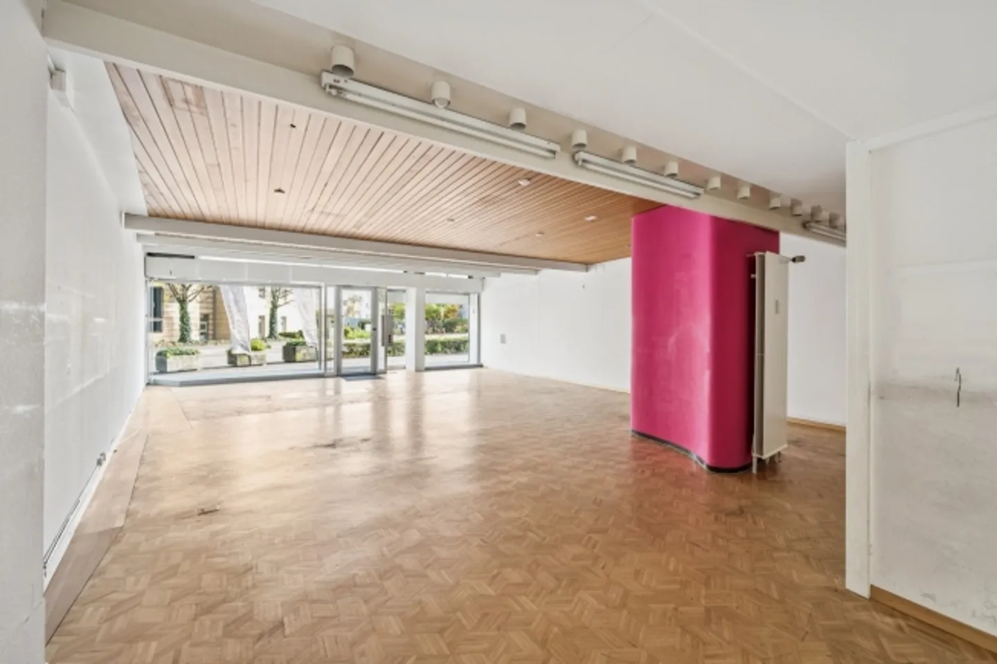 Mischgenutztes Gebäude mieten - Foto 2 von 10