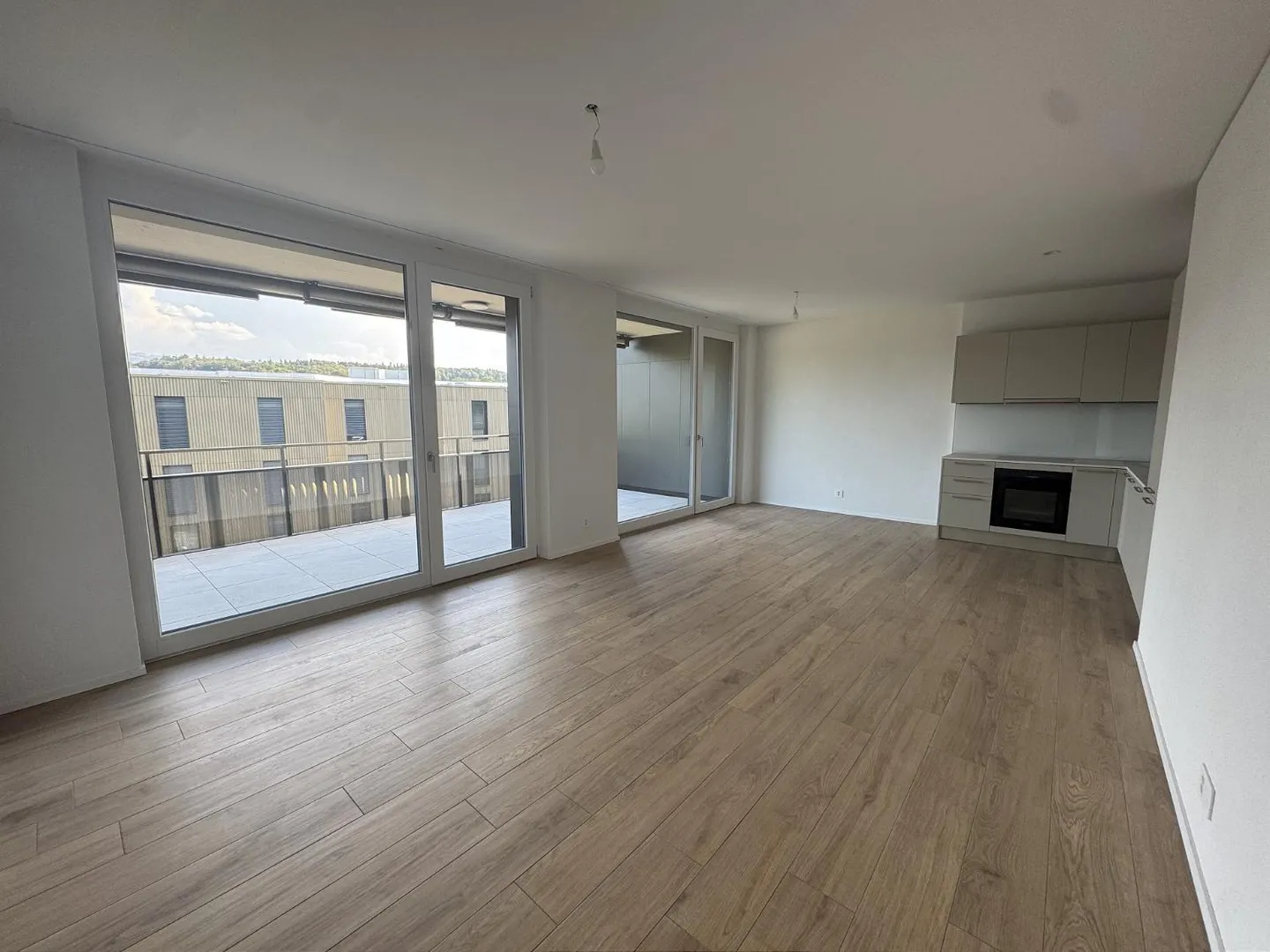 05634 - 3½ ROOM APARTMENT - IMP. CHAMP-RIOND 12 - MATRAN - Photo 3 of 10