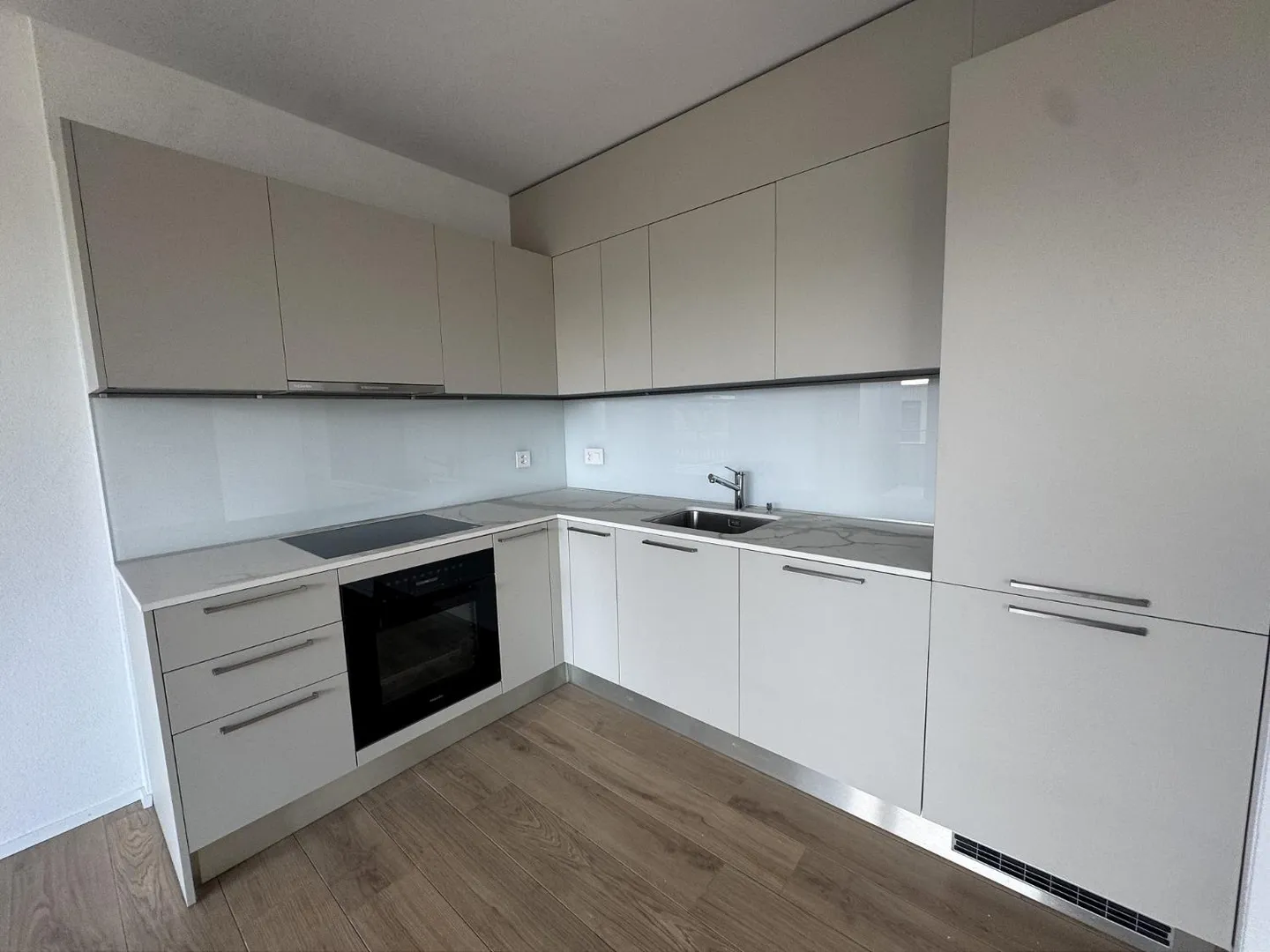 05634 - 3½ ROOM APARTMENT - IMP. CHAMP-RIOND 12 - MATRAN - Photo 4 of 10