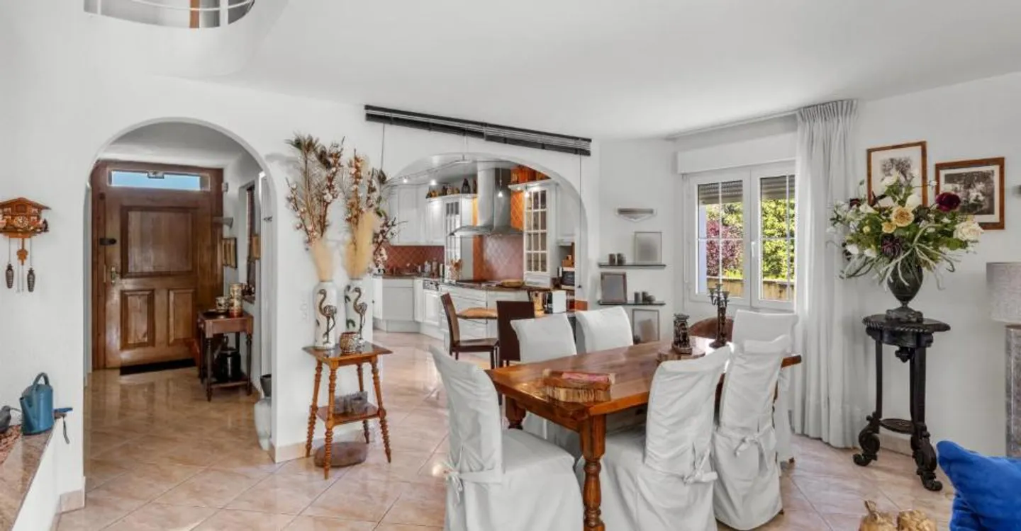 Elegant Duplex in Vich - Photo 2 of 11