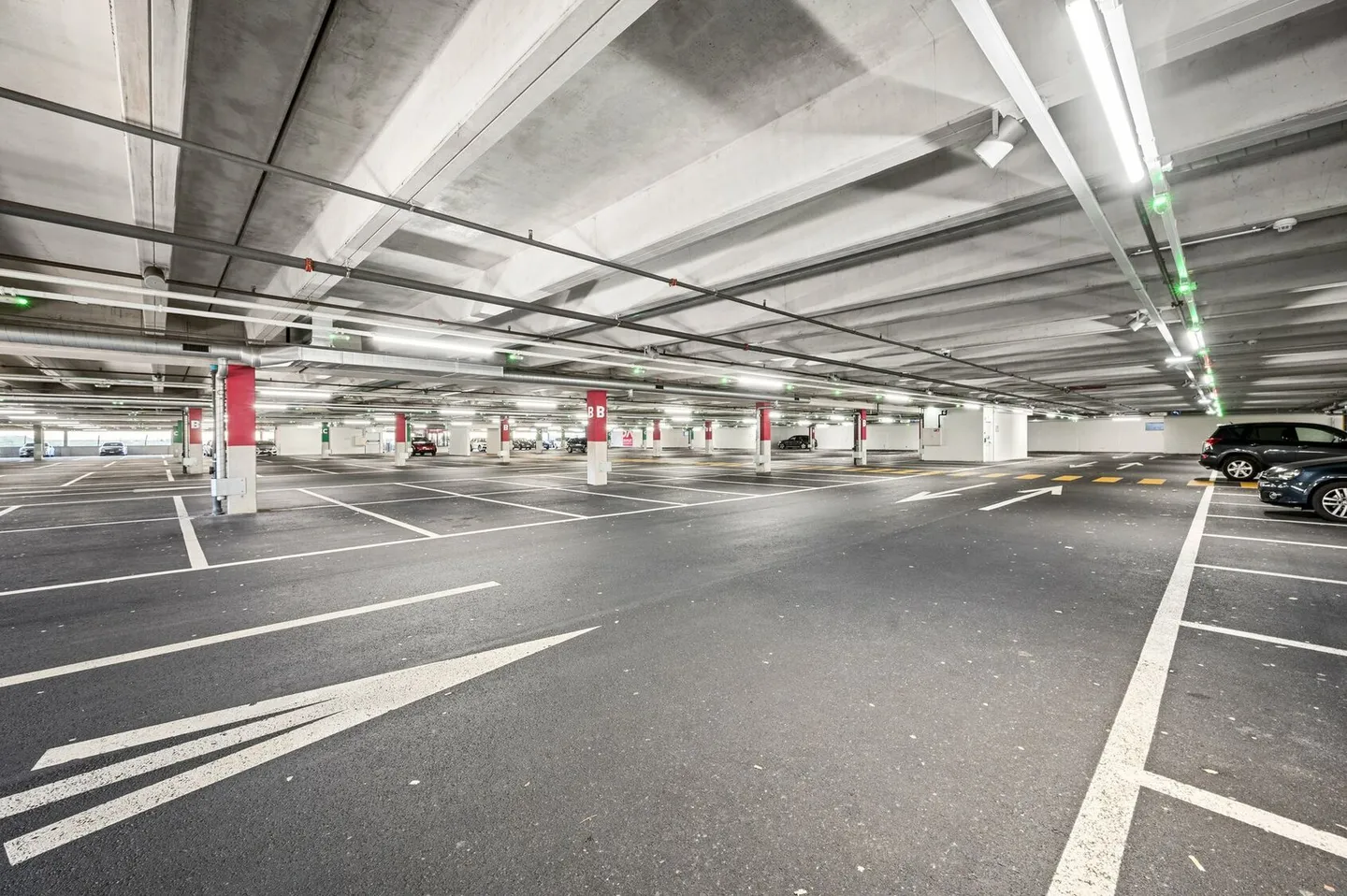 363 m² Büro im Outlet Center Allaman / IKEA - Foto 1 von 2