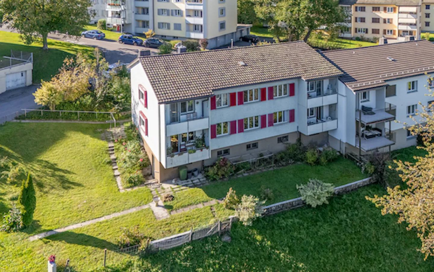 Casa plurifamiliare con 4 appartamenti e potenziale di ampliamento in una posizione tranquilla - Foto 1 di 4