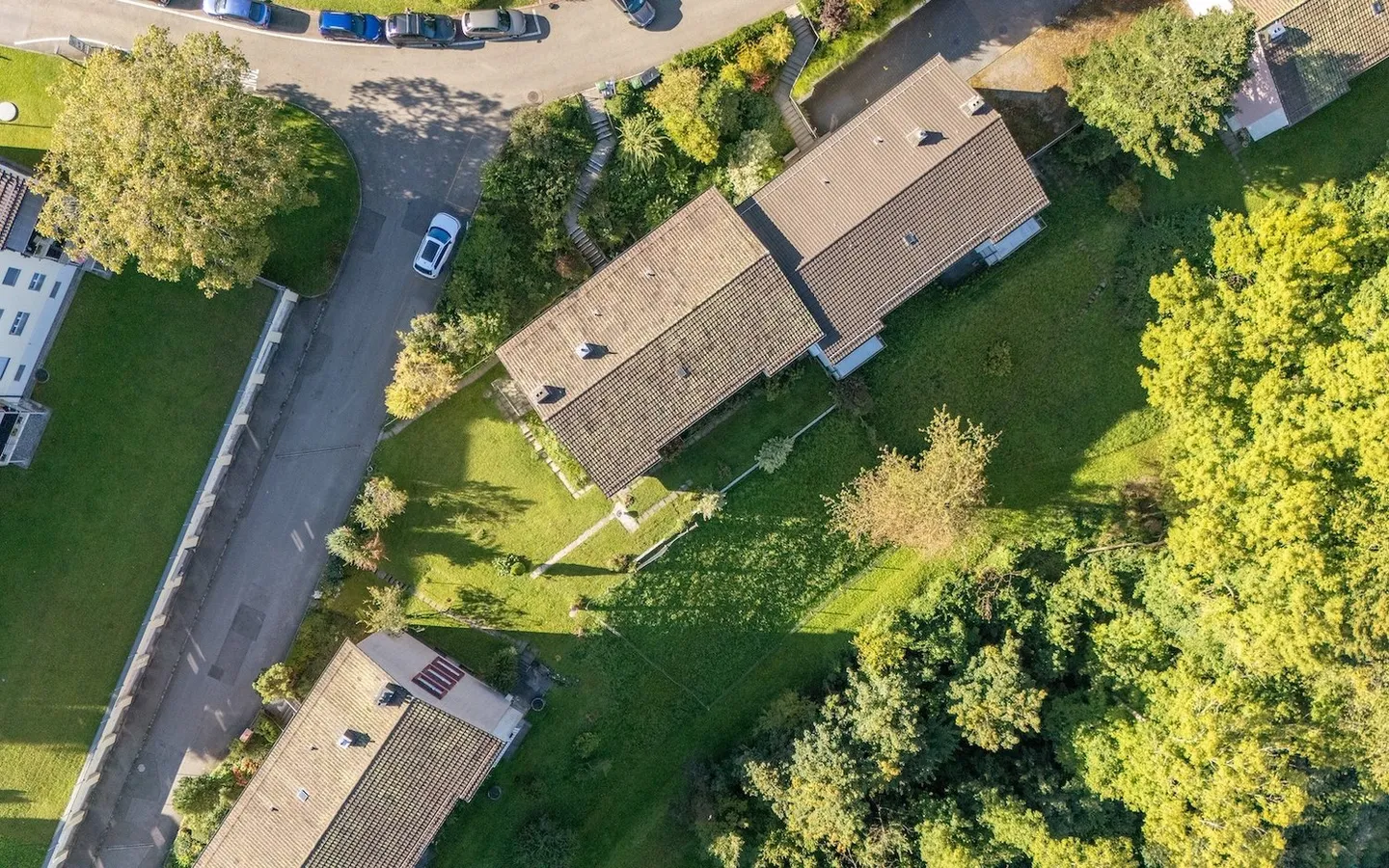 Casa plurifamiliare con 4 appartamenti e potenziale di ampliamento in una posizione tranquilla - Foto 3 di 4