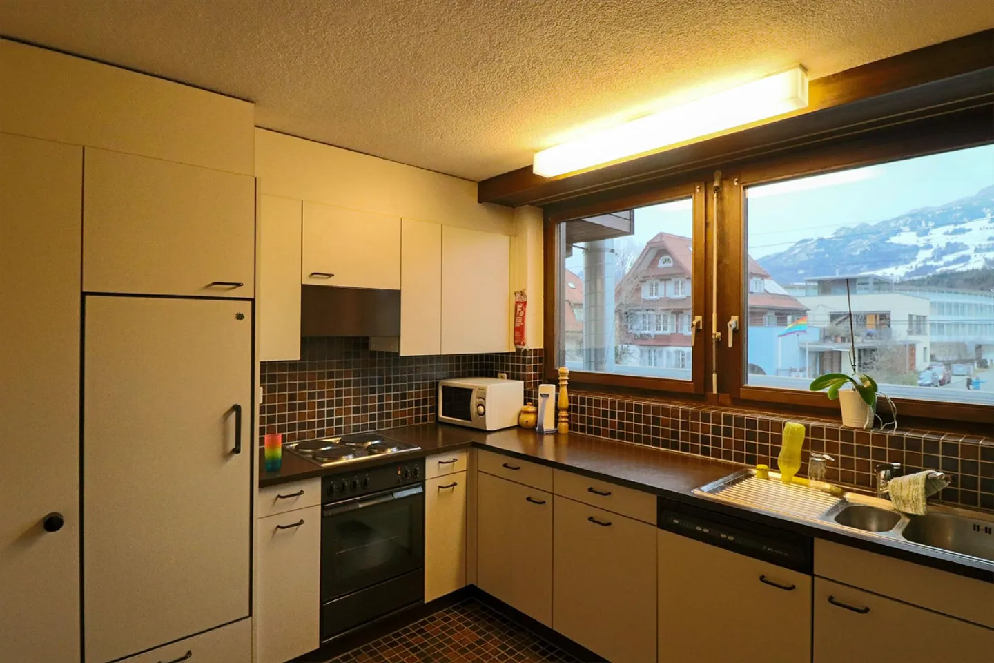 Attractive 4.5 Room Apartment in Sarnen (OW), Directly at the Train Station - Photo 2 of 8