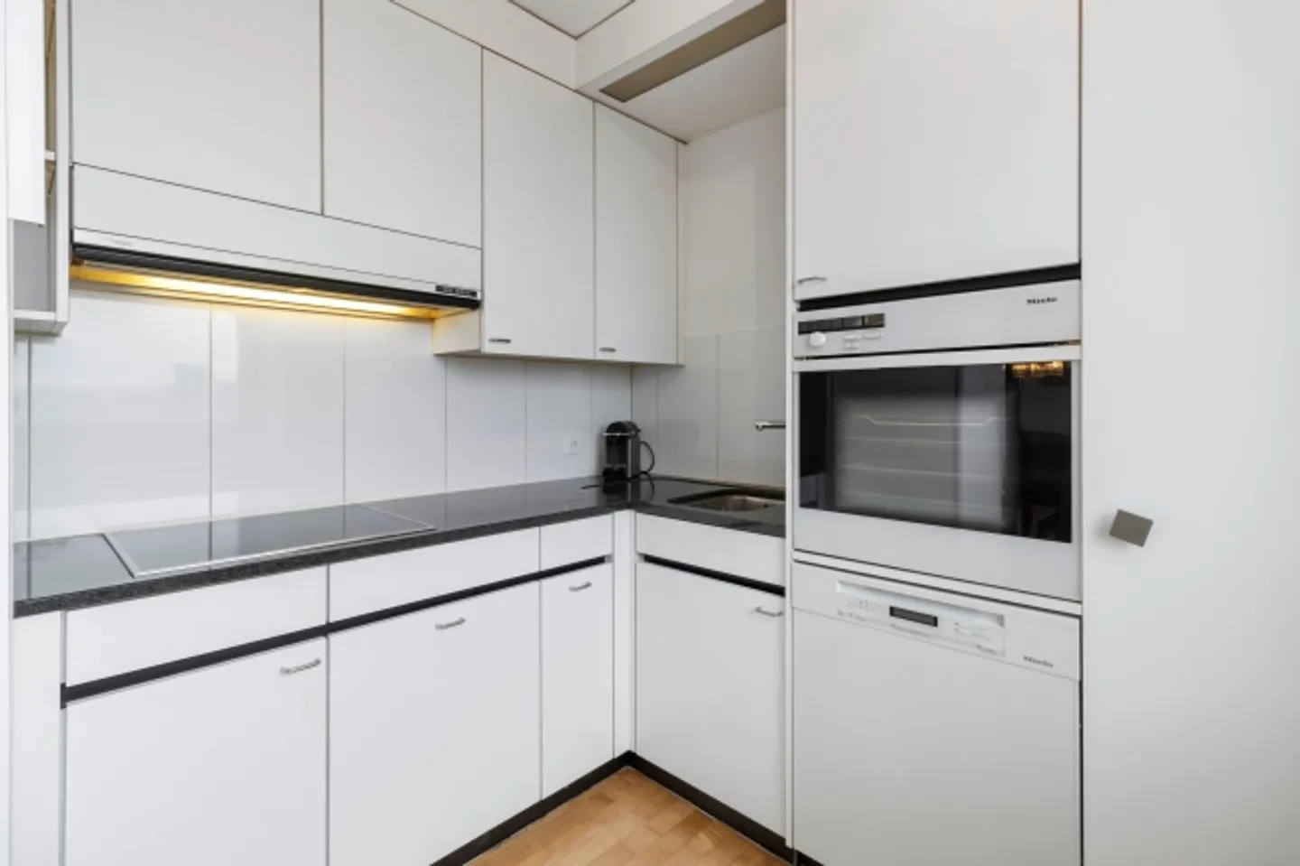 Schickes Pied-à-terre mit bester Aussicht- 2,5 Zimmer Dachwohnung - Foto 9 von 13