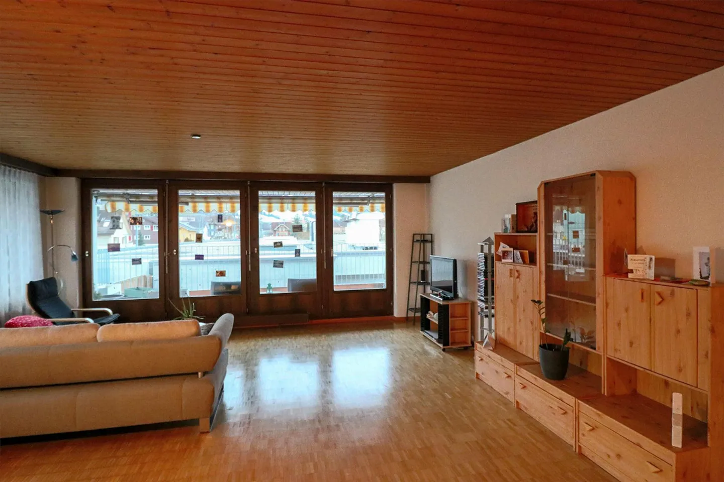 Attractive 4.5 Room Apartment in Sarnen (OW), Directly at the Train Station - Photo 3 of 8