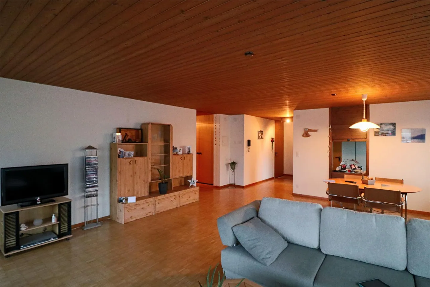 Attractive 4.5 Room Apartment in Sarnen (OW), Directly at the Train Station - Photo 4 of 8