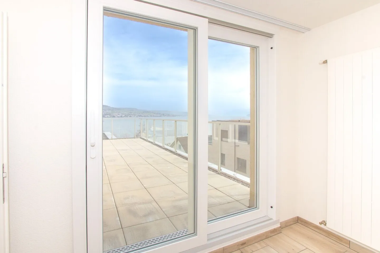 Modernes Apartment mit Seeblick - Foto 5 von 9