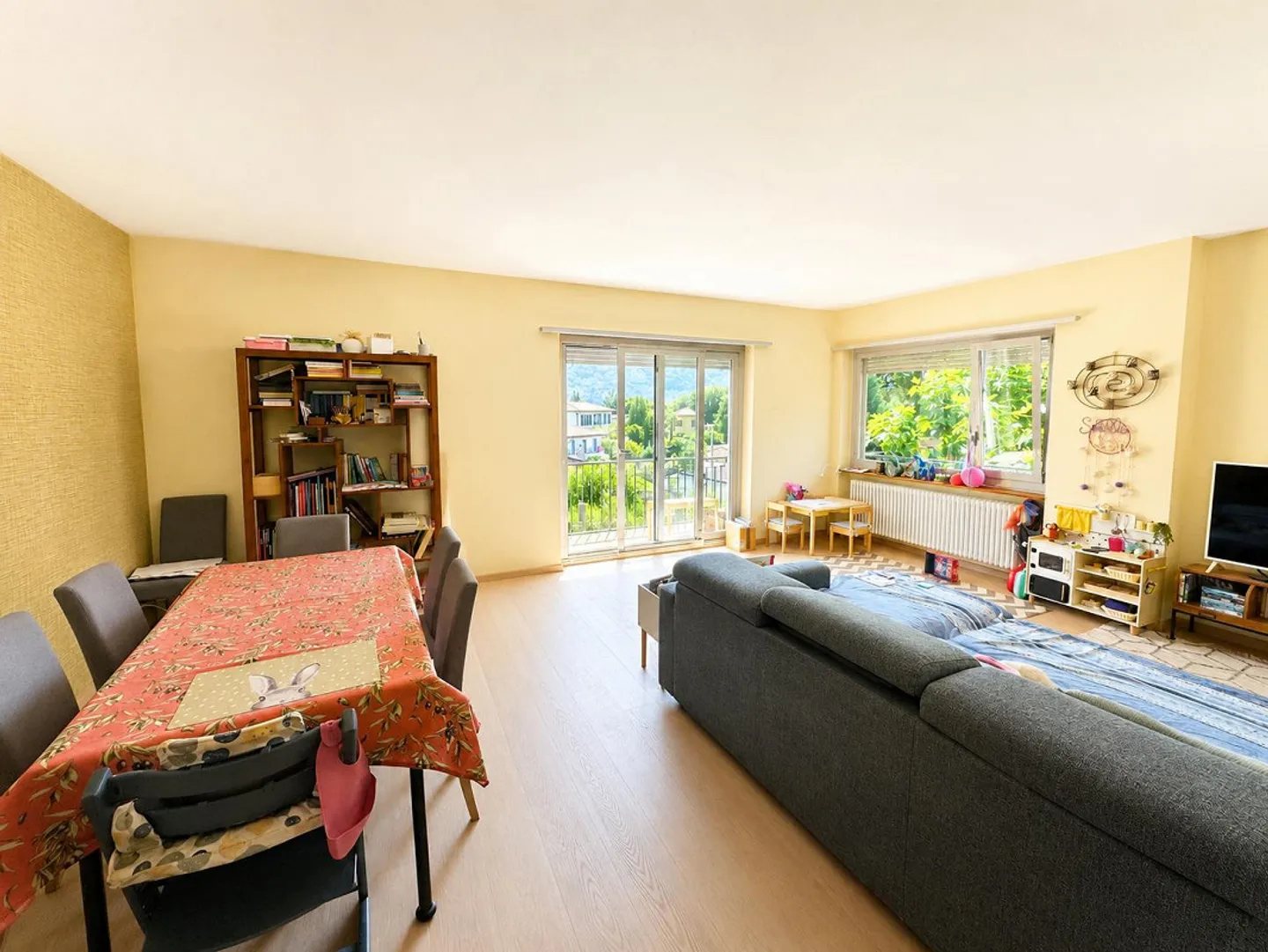 Mehrfamilienhaus mit großem Garten in Comano - Foto 4 von 7