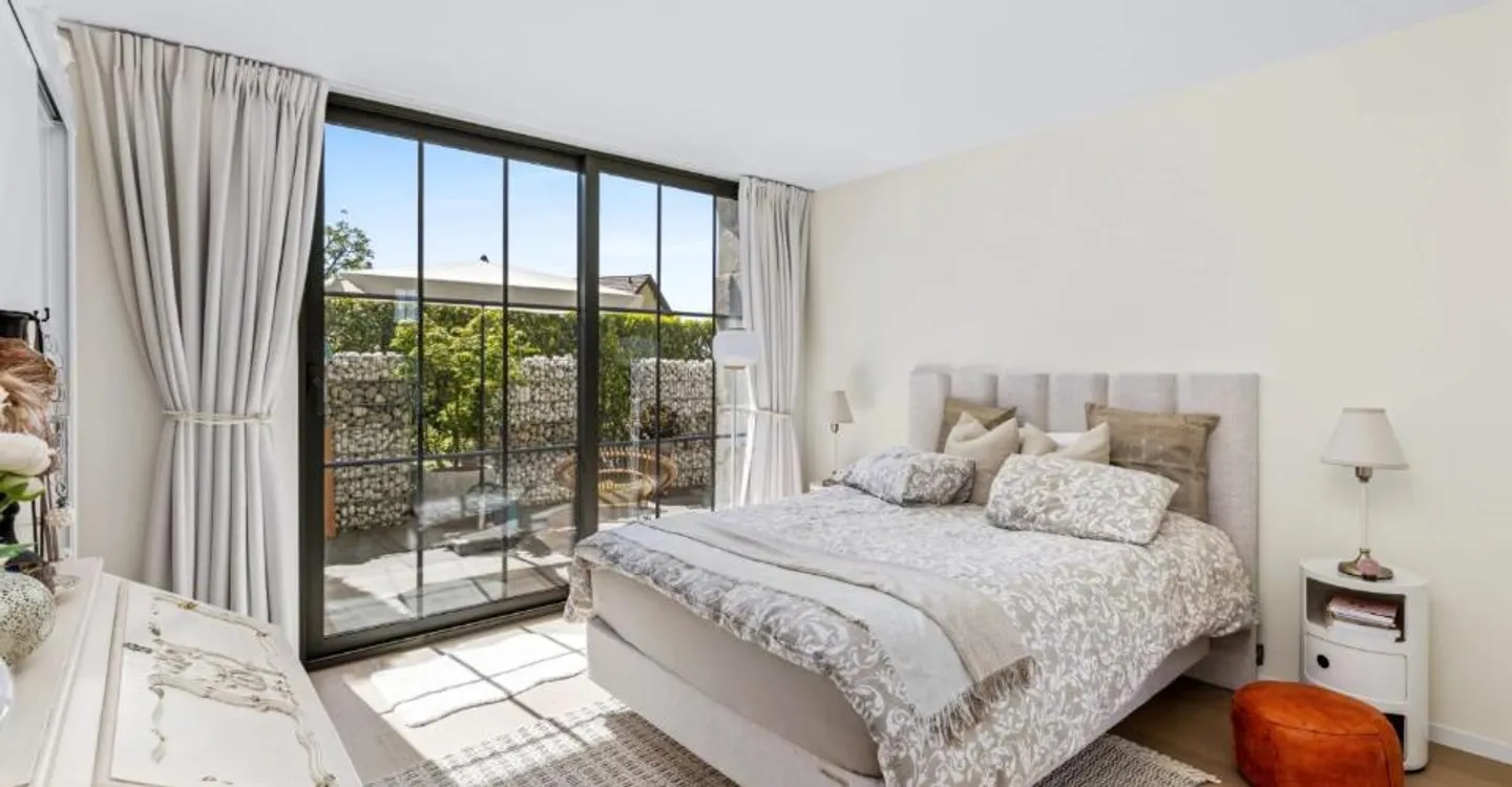 Charming Garden Apartment - Photo 7 of 13