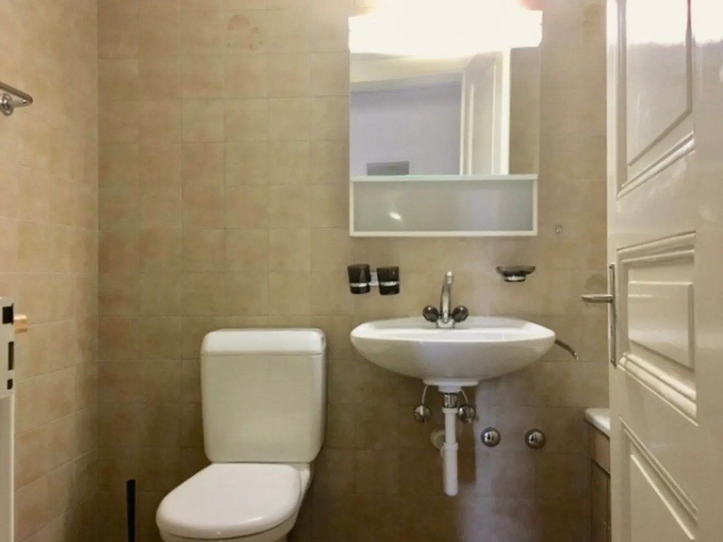 Stanza condivisa arredato con stile a Basilea - Foto 1 di 8