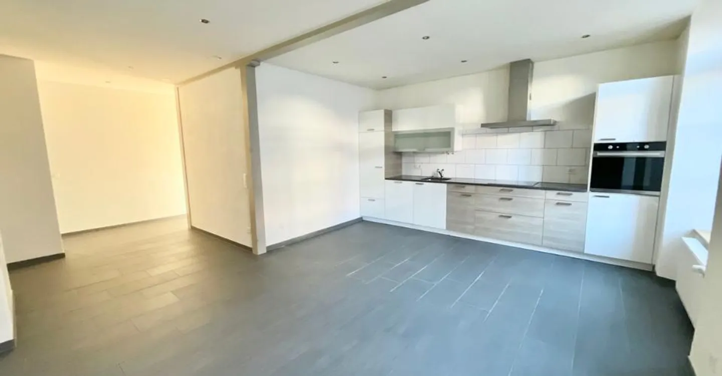 Appartamento moderno con 3 camere - centro del villaggio - Foto 3 di 6