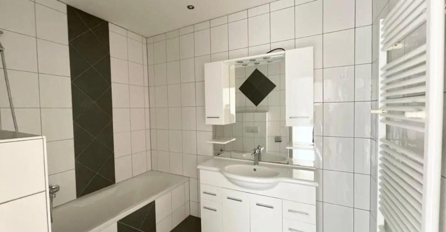 Appartamento moderno con 3 camere - centro del villaggio - Foto 5 di 6