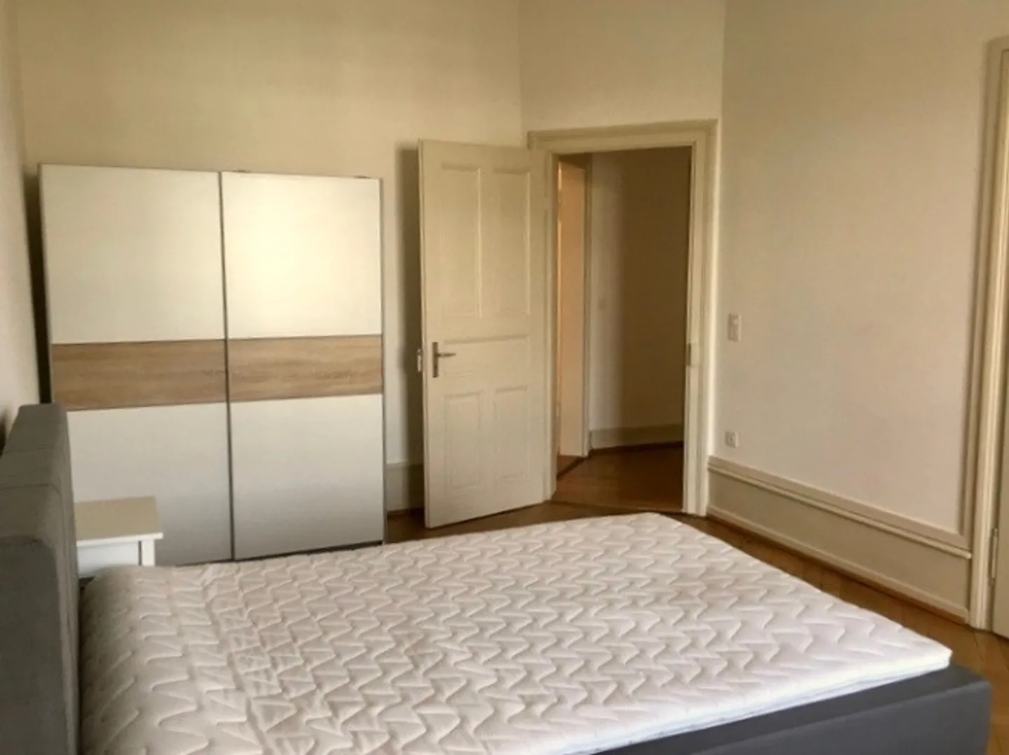 Stanza condivisa arredato con stile a Basilea - Foto 7 di 8