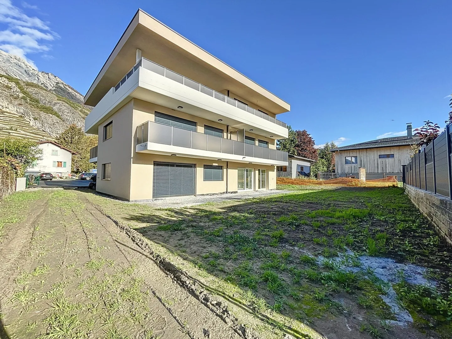 Appartement moderne de 3.5 pièces avec jardin privatif - Photo 4 sur 8