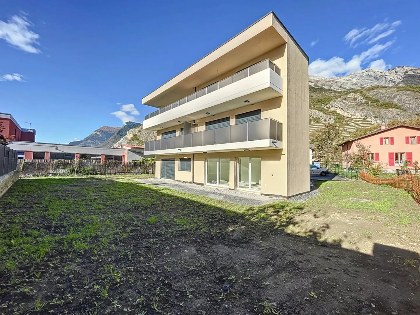 Appartement moderne de 3.5 pièces avec jardin privatif - Photo 1 sur 8