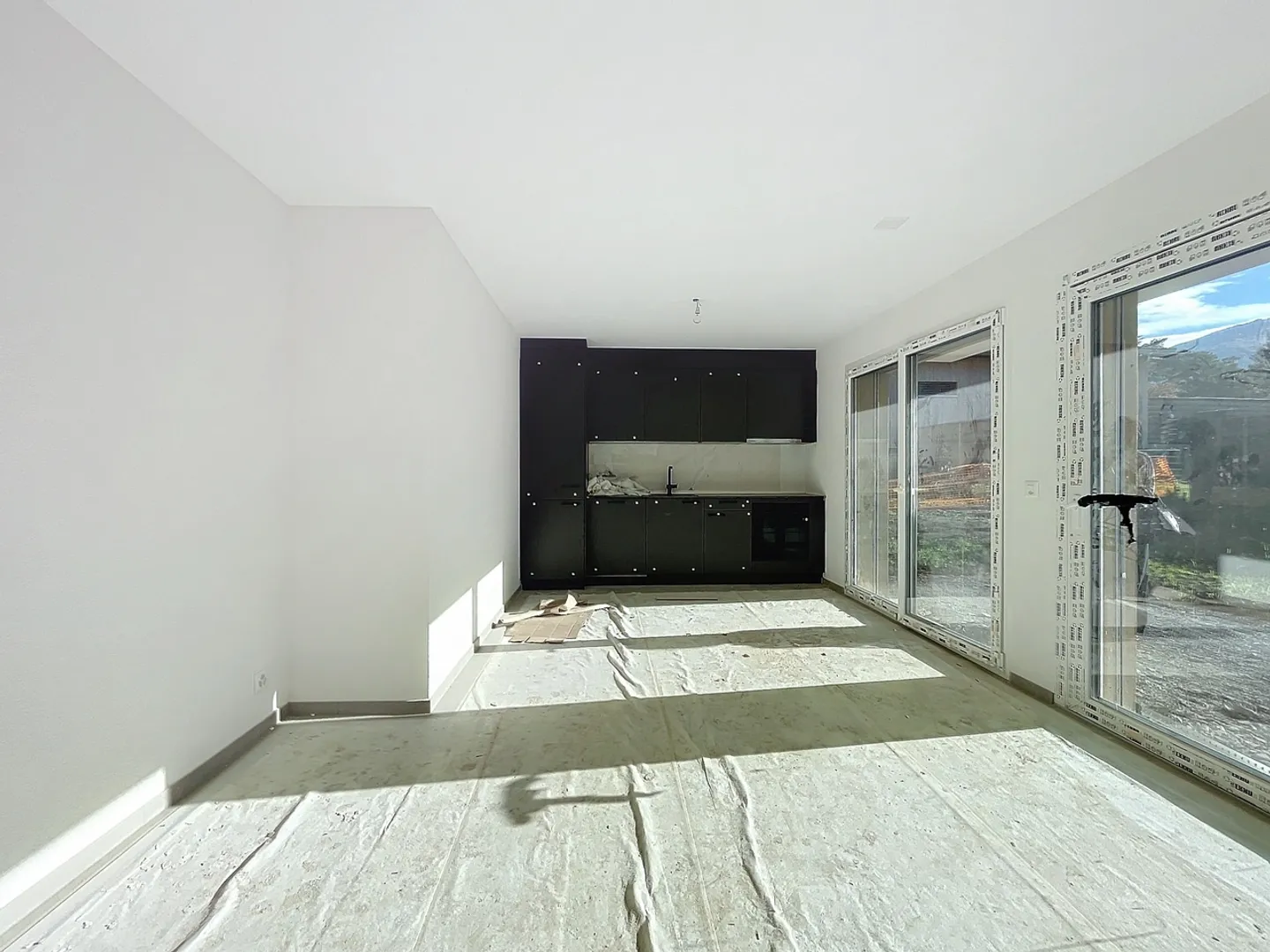 Appartement moderne de 3.5 pièces avec jardin privatif - Photo 2 sur 8