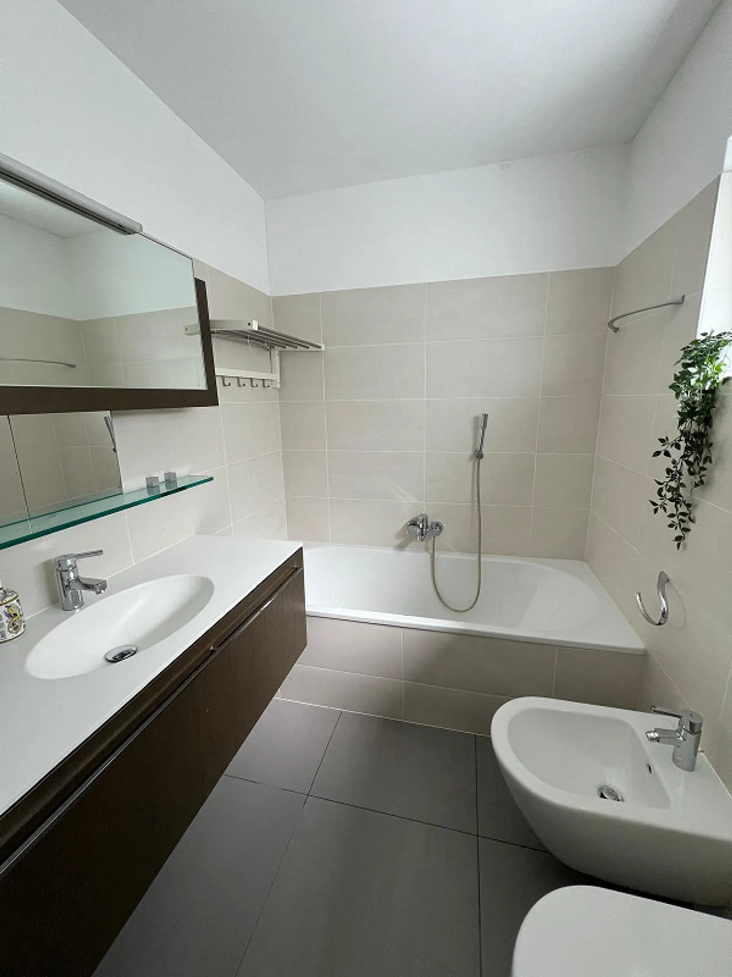 Moderno 4.5 locali con giardino privato e 2 posti auto in autorimessa - Foto 1 di 11