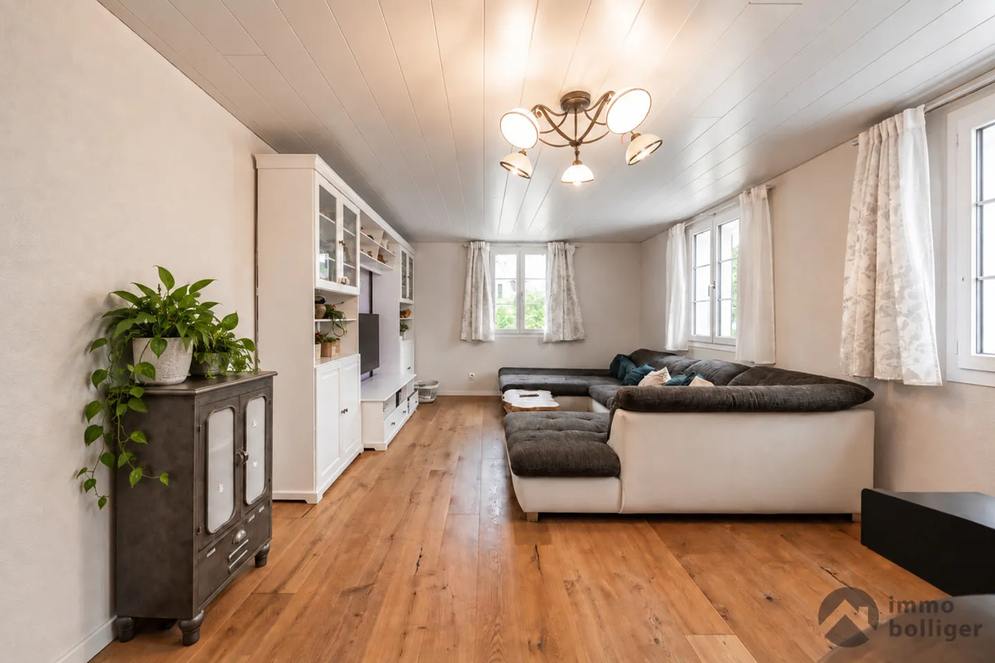 Plenty of Space, Large Garden and Attractive Surroundings - Photo 2 of 13