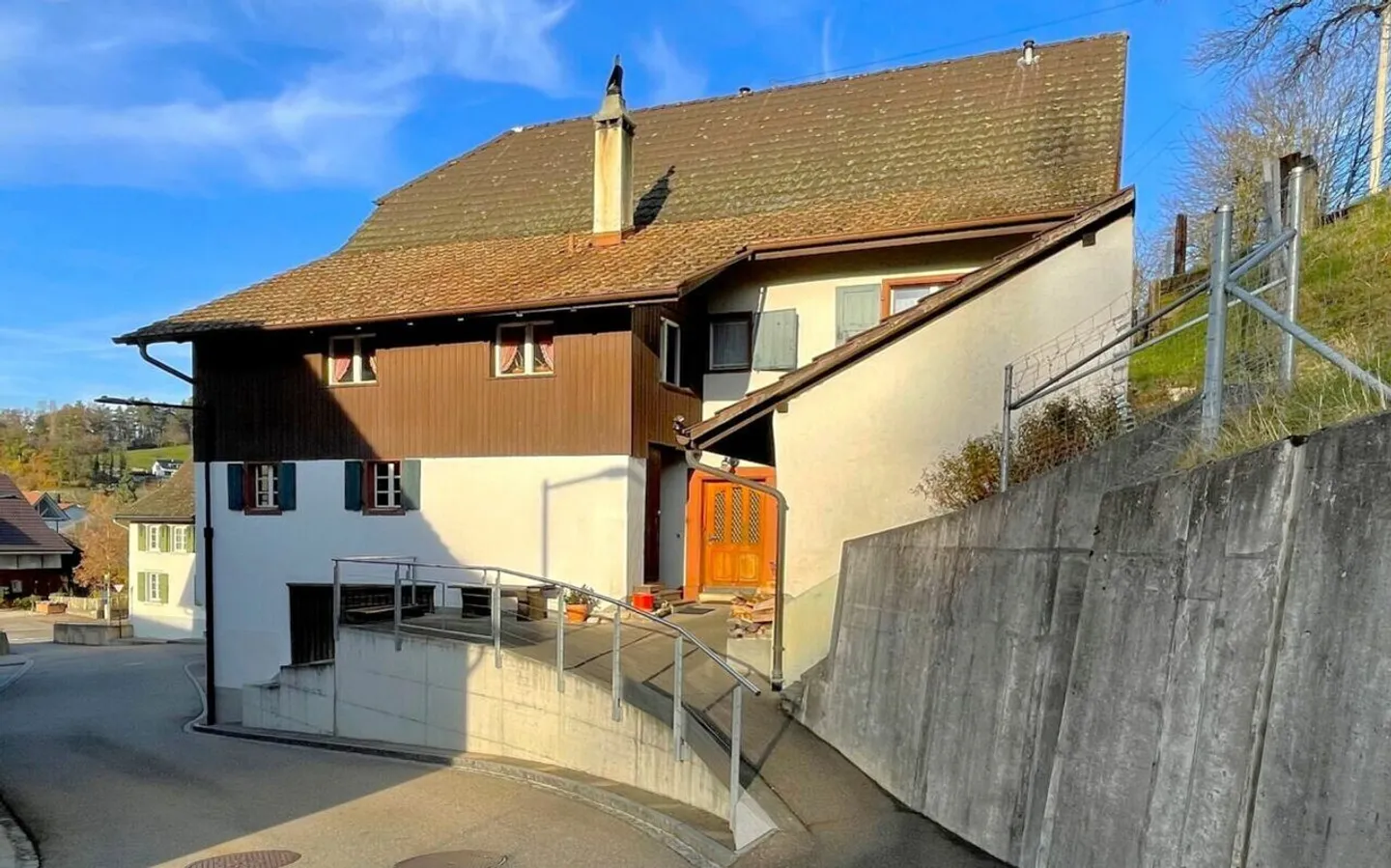 Grosszügig Wohnen im charmanten Dorfkern von Ziefen - Foto 2 von 11