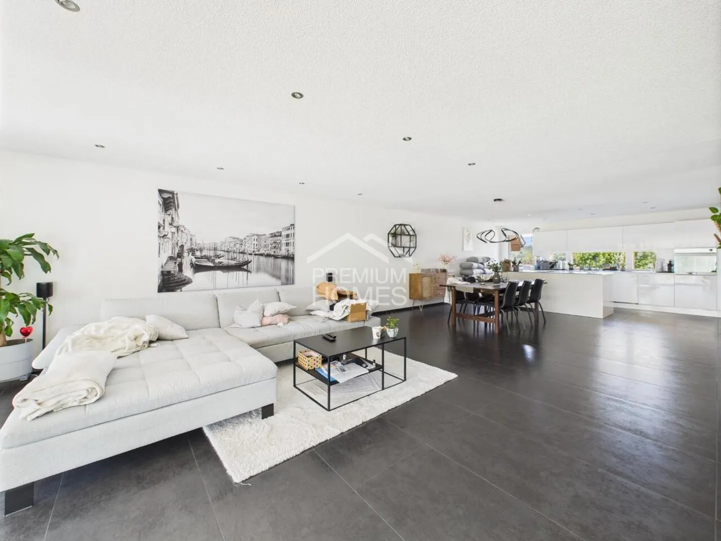 Residential building for sale - Photo 8 of 13