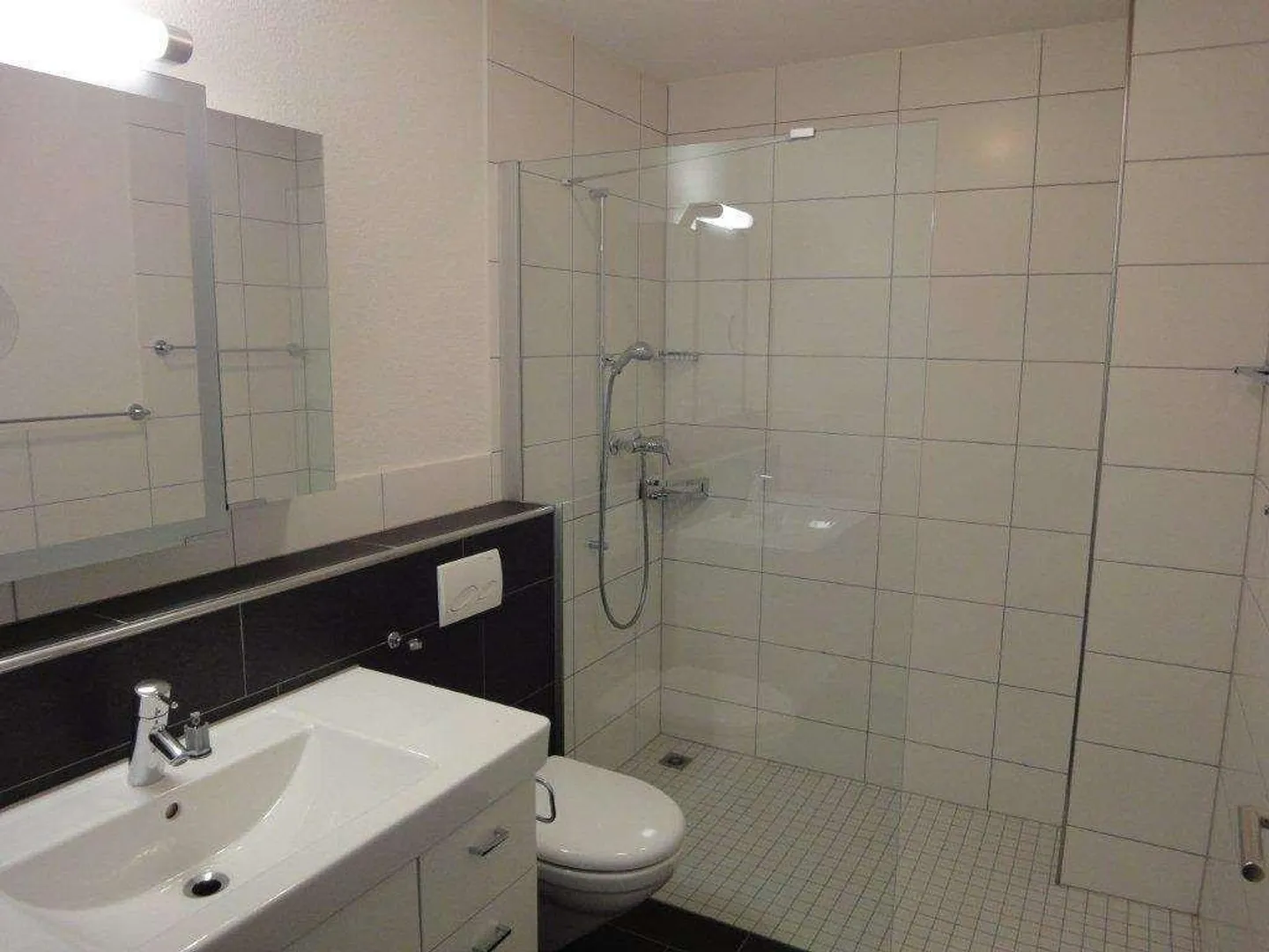 Profitez du soleil sur le grand balcon - Photo 5 sur 8