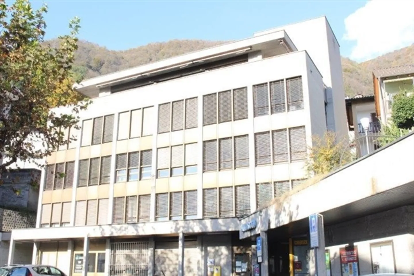 4 Office Rooms of approx. 100 m2 in a very central location - Photo 1 of 13