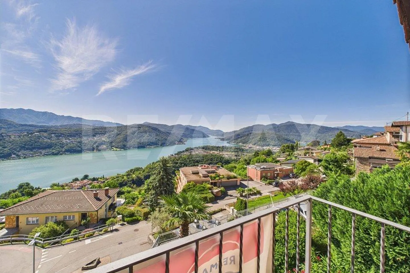 Panoramic view over lake and mountains in the heart of the historic core - Photo 2 of 13