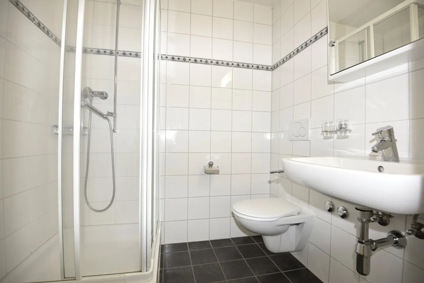 Beautiful apartment ideally located - Photo 4 of 5