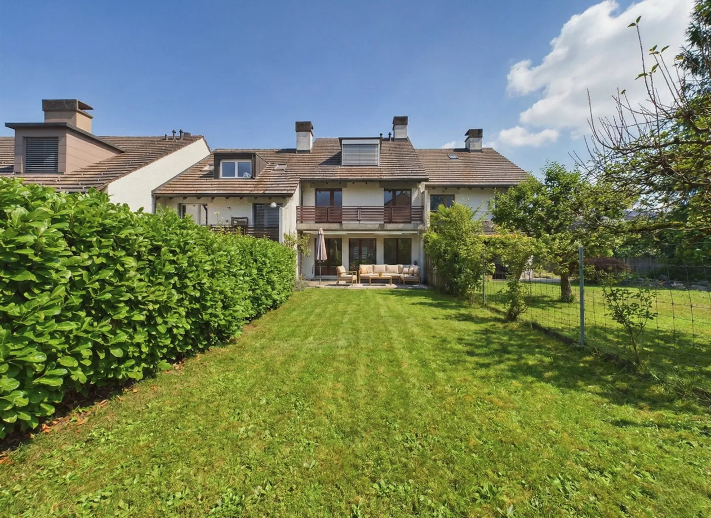 Maison de ville familiale de 7,5 pièces avec jardin - Photo 1 sur 13