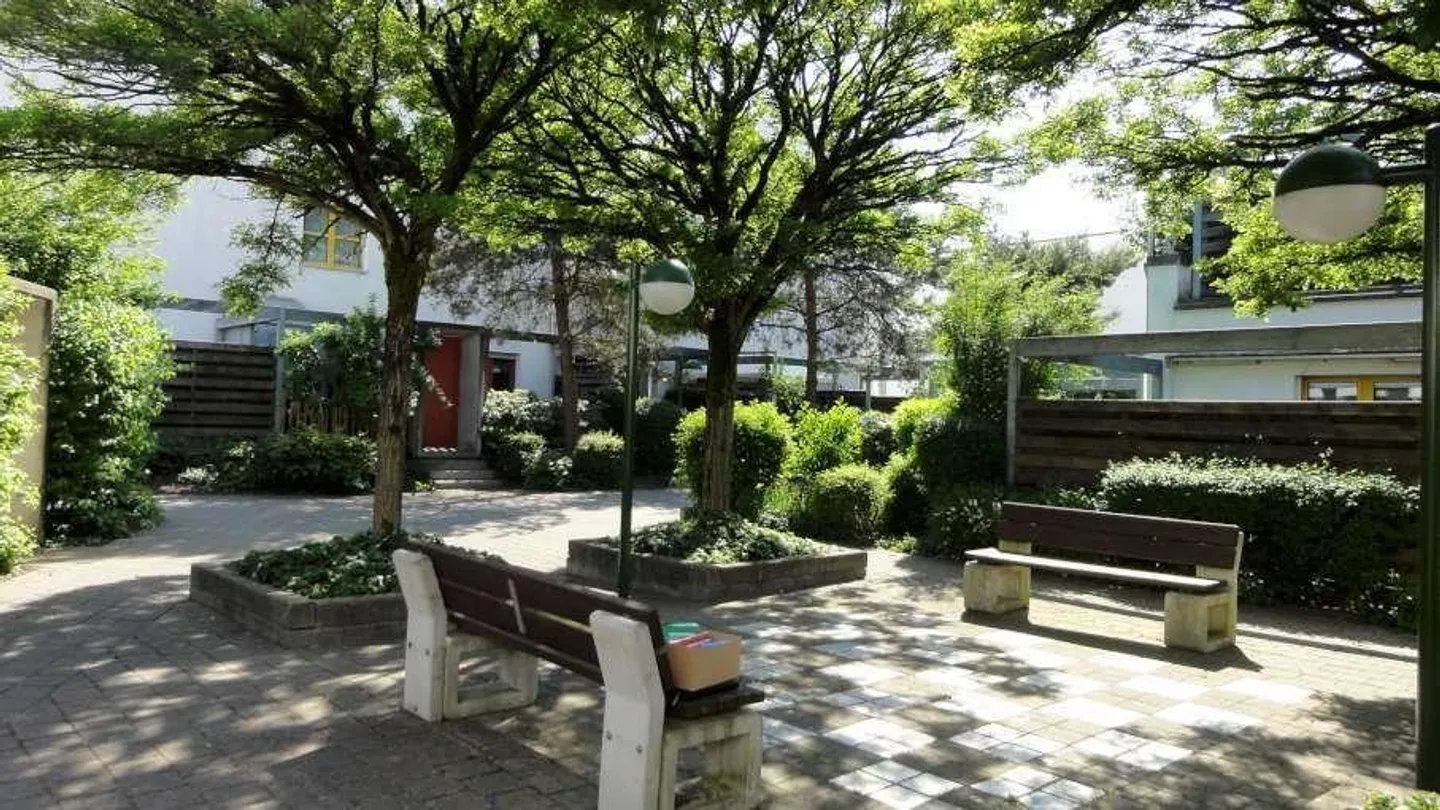 Modern, bright attic apartment with high ceilings - Photo 2 of 8