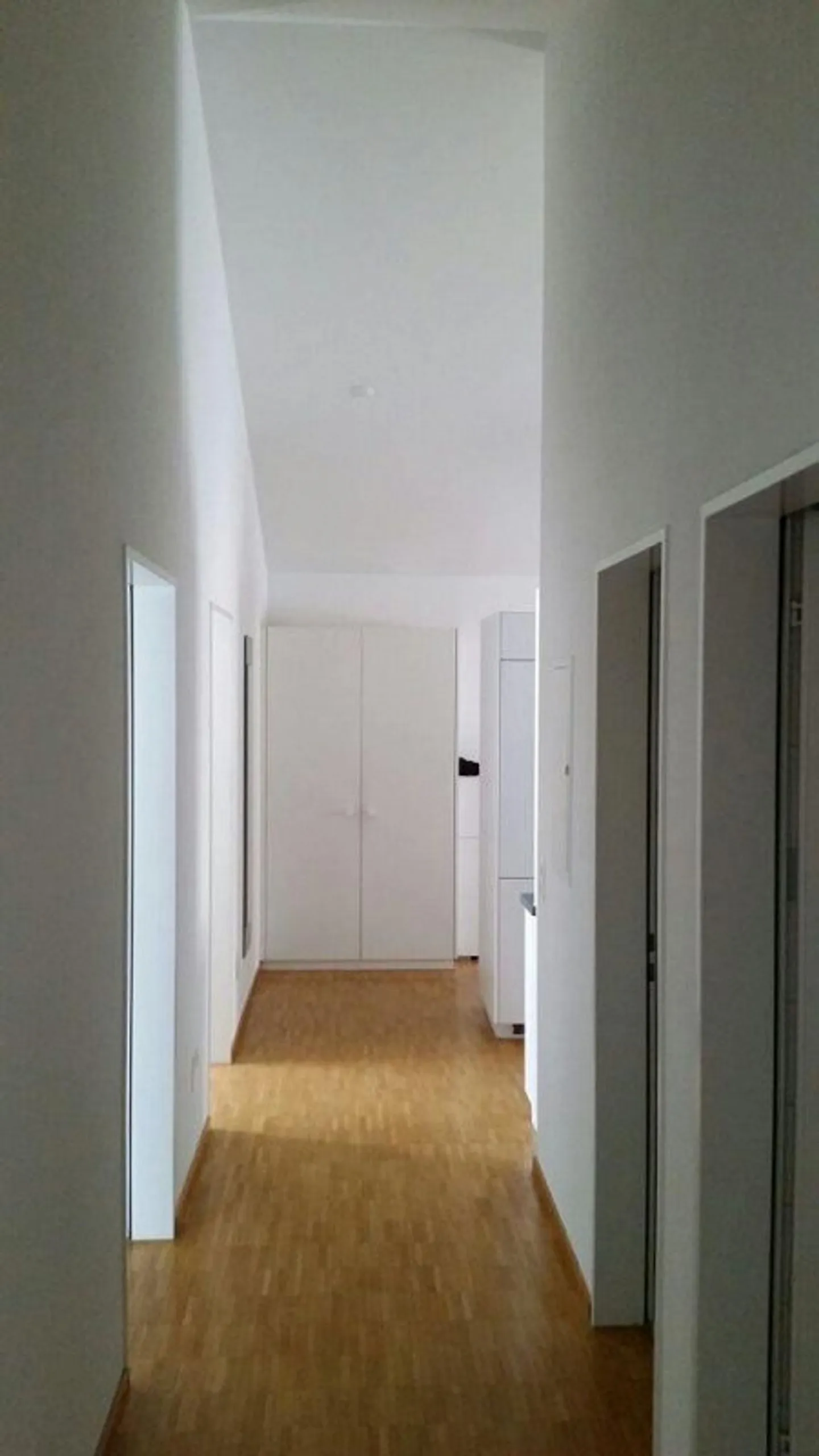 Modern, bright attic apartment with high ceilings - Photo 4 of 8