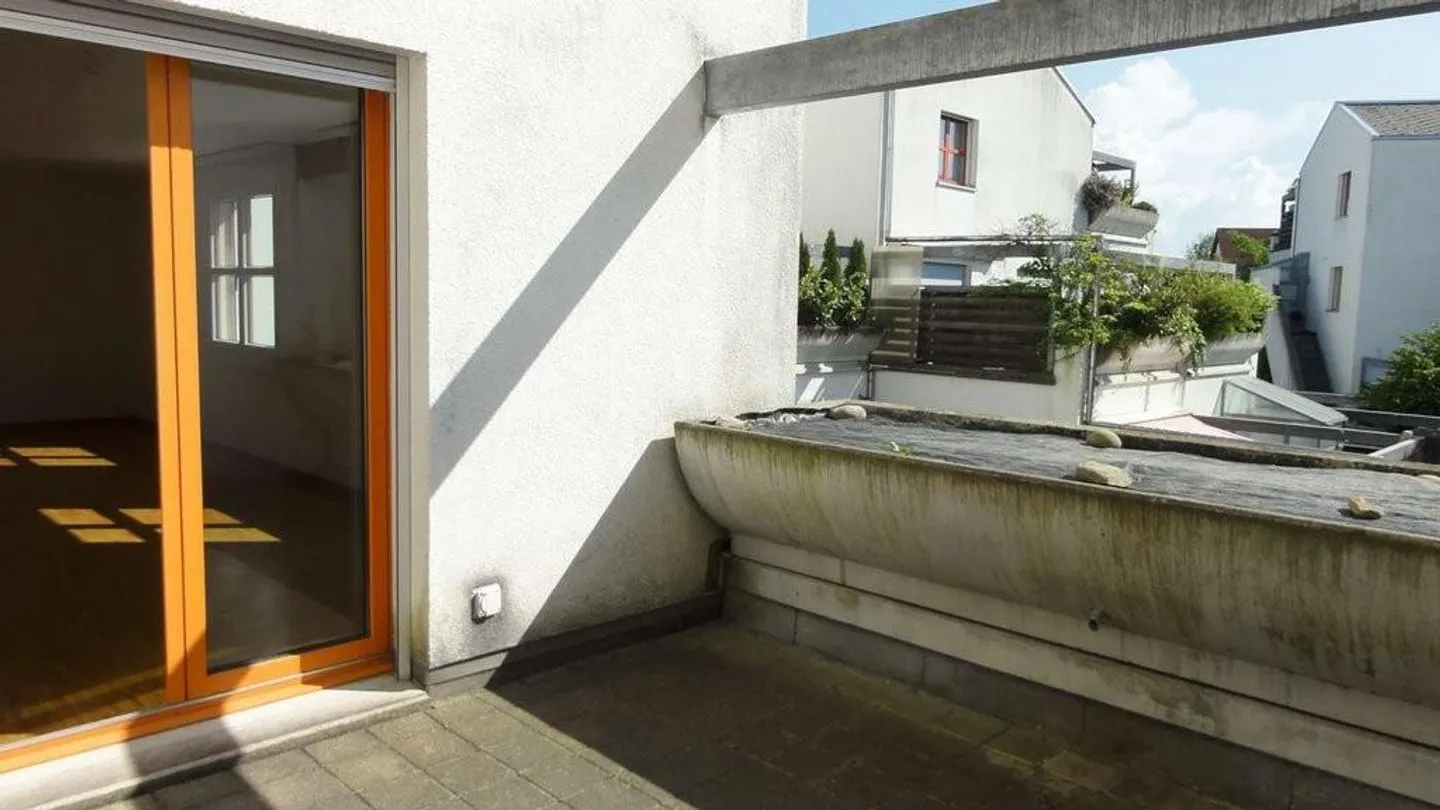 Modern, bright attic apartment with high ceilings - Photo 7 of 8