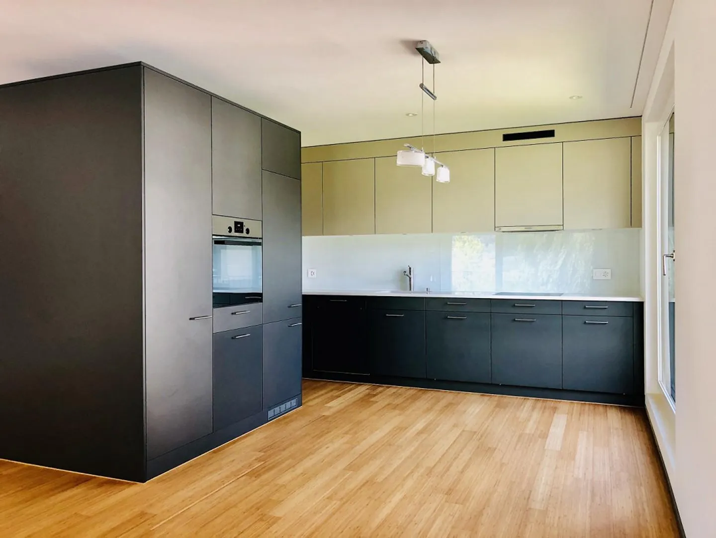 Charmante Wohnung im Bündner Rheintal - Foto 2 von 10