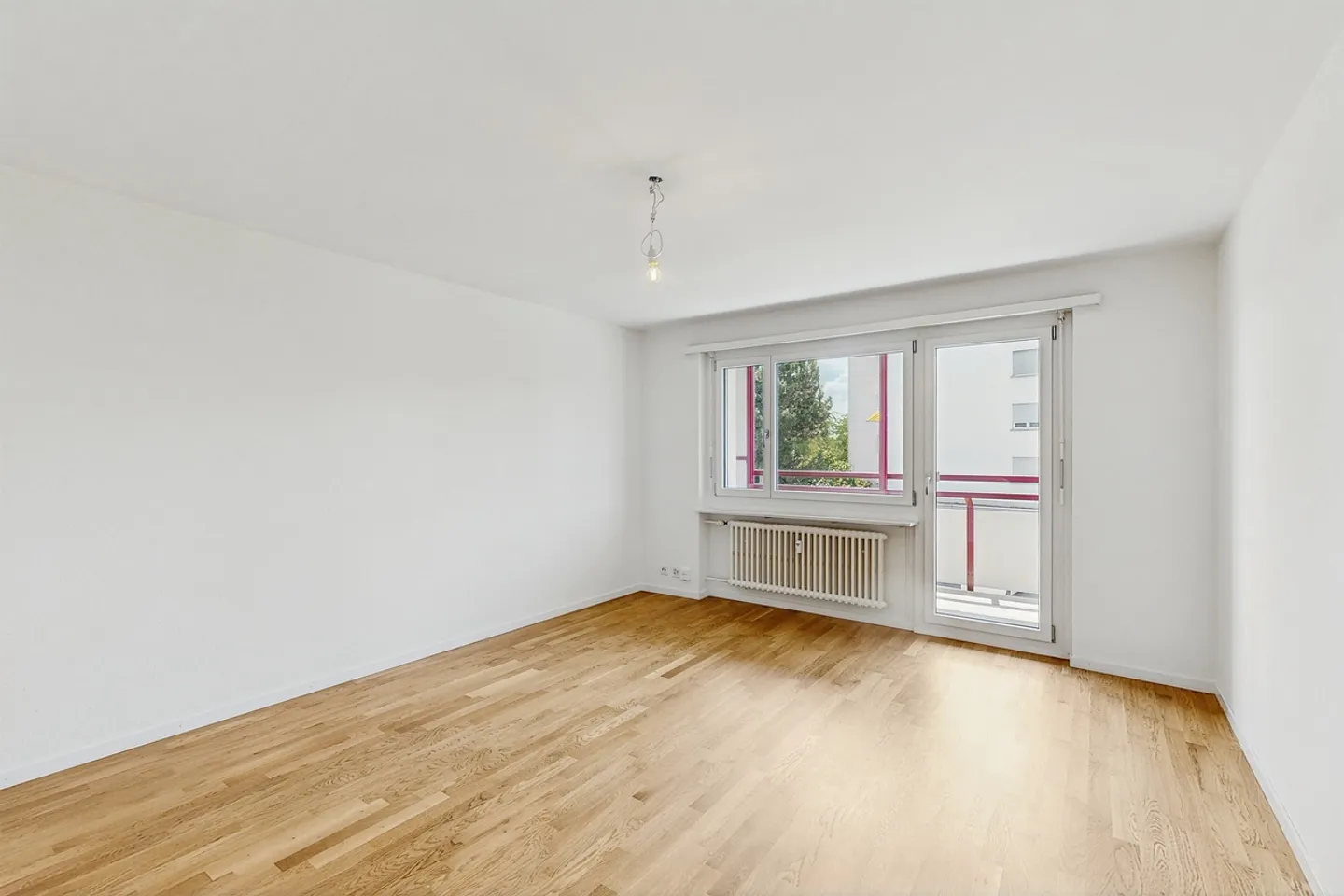 Nuovamente ristrutturato e centrale La tua nuova casa a Steinhausen - Foto 3 di 8