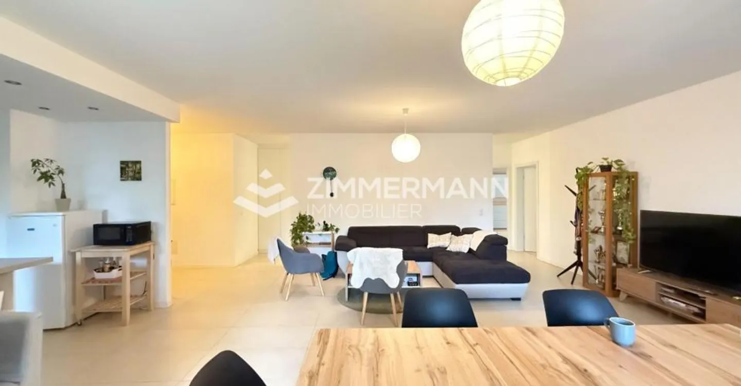 Stylish Apartment with Garden - Photo 4 of 10