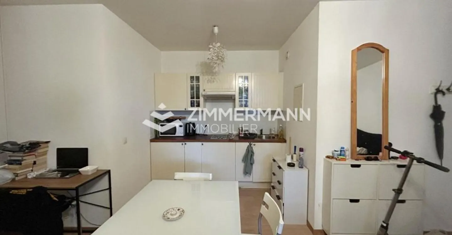 Stylish Apartment with Garden - Photo 8 of 10