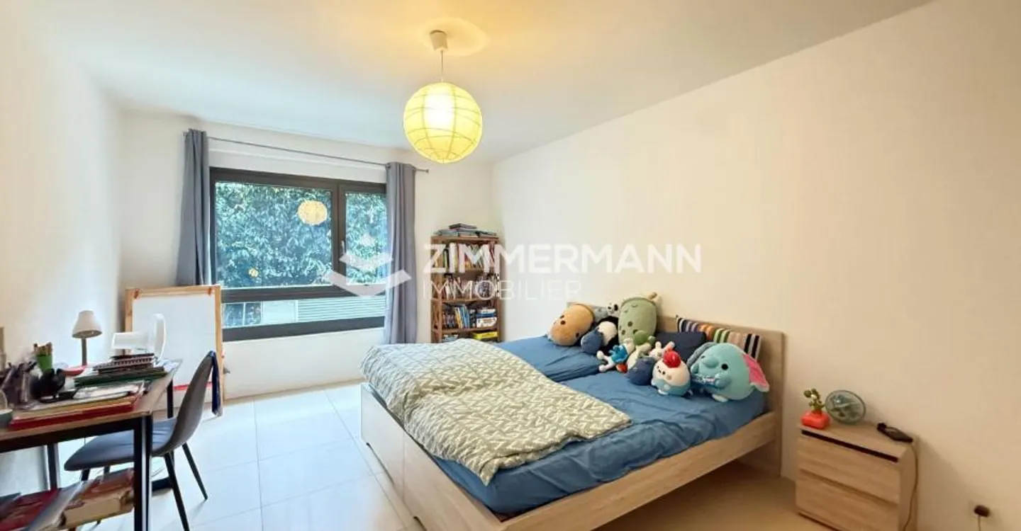 Stylish Apartment with Garden - Photo 6 of 10