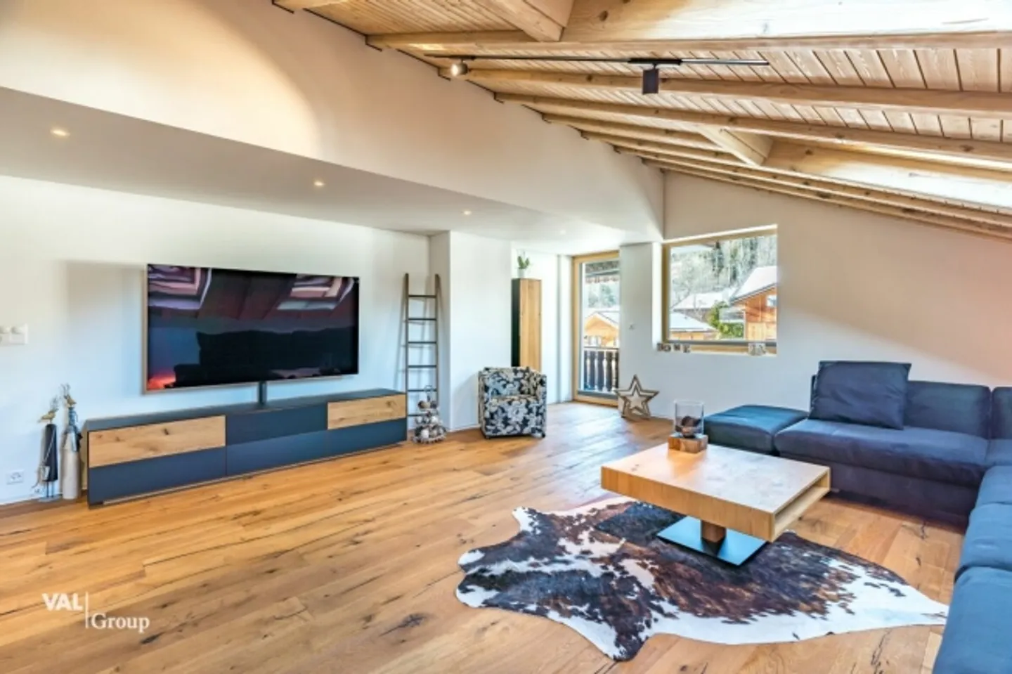 Appartement penthouse exclusif avec beaucoup de lumière et des équipements de haute qualité - Photo 2 sur 18
